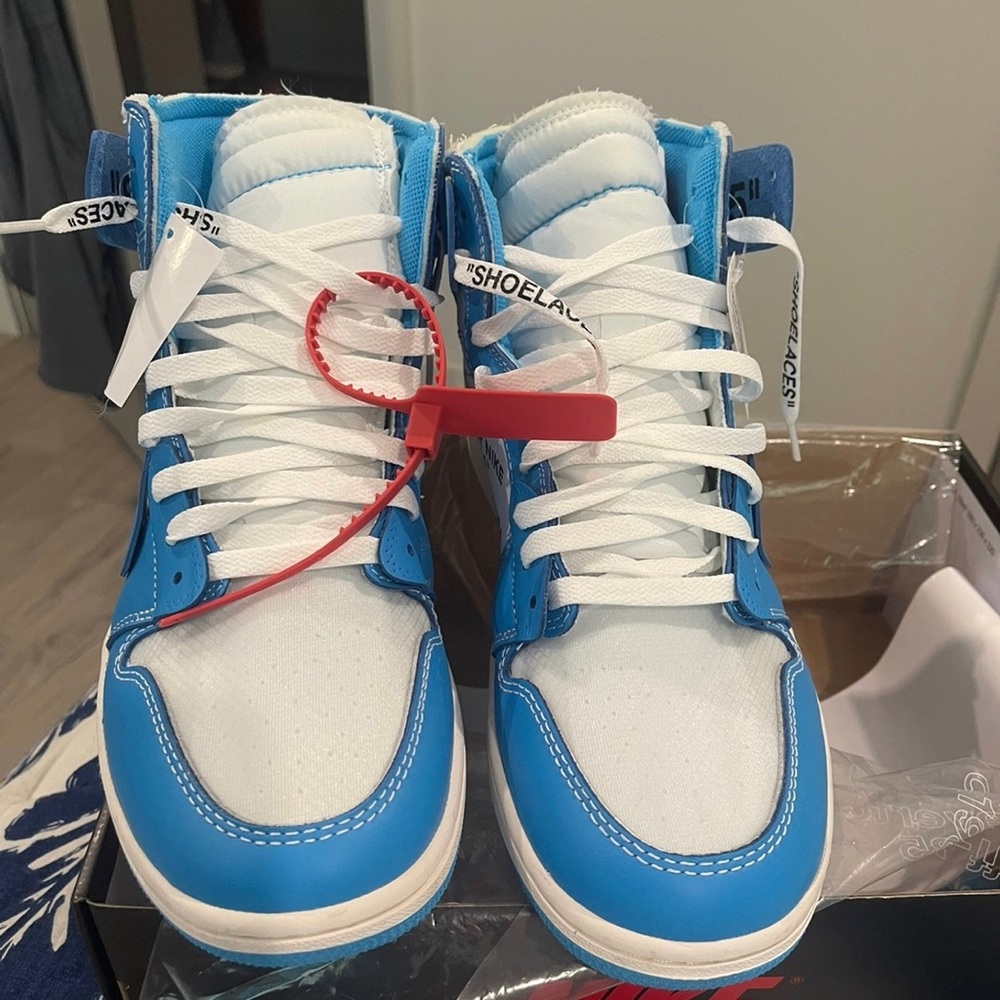 Off White UNC 1’s size 10.5. PREOWNED. IN EXCELLENT CONDITION!